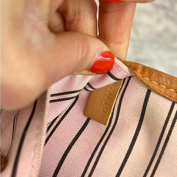 Louis Vuitton Neverfull MM Monogram - Picture 12 of 12